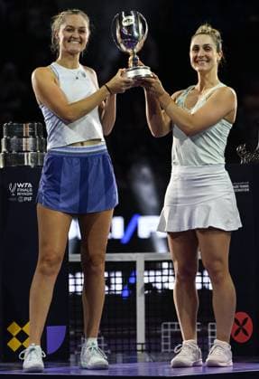 WTA, Tennis Damen Finals 2024 - Day 8 RIYADH, SAUDI ARABIA - NOVEMBER 09: Gabriela Dabrowski (R) of Canada and Erin Routliffe (L) of New Zealand with the Trophy at the Awards Ceremony after winning the Final match against Katerina Siniakova of the Czech Republic and Taylor Townsend of the USA, on Day 8 of the 2024 WTA Finals, part of the Hologic WTA Tour, held at King Saud University Indoor Arena, on November 09, 2024, in Riyadh, Saudi Arabia. Riyadh Saudi Arabia  Copyright: xArturxWidakx originalFilename:widak-wtafinal241109_np1sy.jpg