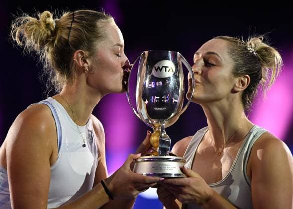 WTA, Tennis Damen Finals 2024 - Day 8 RIYADH, SAUDI ARABIA - NOVEMBER 09: Gabriela Dabrowski (R) of Canada and Erin Routliffe (L) of New Zealand with the Trophy at the Awards Ceremony after winning the Final match against Katerina Siniakova of the Czech Republic and Taylor Townsend of the USA, on Day 8 of the 2024 WTA Finals, part of the Hologic WTA Tour, held at King Saud University Indoor Arena, on November 09, 2024, in Riyadh, Saudi Arabia. Riyadh Saudi Arabia  Copyright: xArturxWidakx originalFilename:widak-wtafinal241109_np2iv.jpg