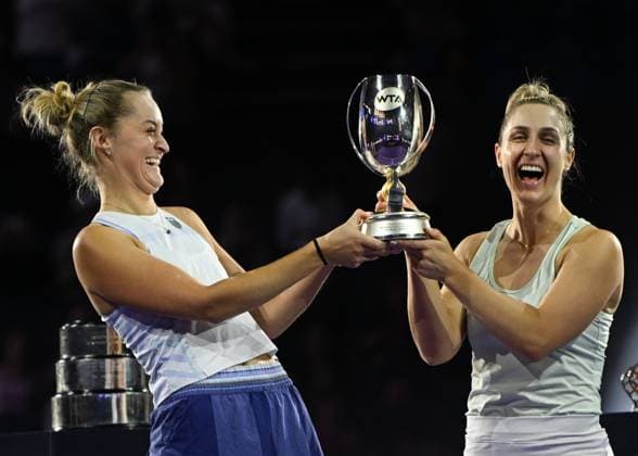 WTA, Tennis Damen Finals 2024 - Day 8 RIYADH, SAUDI ARABIA - NOVEMBER 09: Gabriela Dabrowski (R) of Canada and Erin Routliffe (L) of New Zealand with the Trophy at the Awards Ceremony after winning the Final match against Katerina Siniakova of the Czech Republic and Taylor Townsend of the USA, on Day 8 of the 2024 WTA Finals, part of the Hologic WTA Tour, held at King Saud University Indoor Arena, on November 09, 2024, in Riyadh, Saudi Arabia. Riyadh Saudi Arabia  Copyright: xArturxWidakx originalFilename:widak-wtafinal241109_npEKE.jpg
