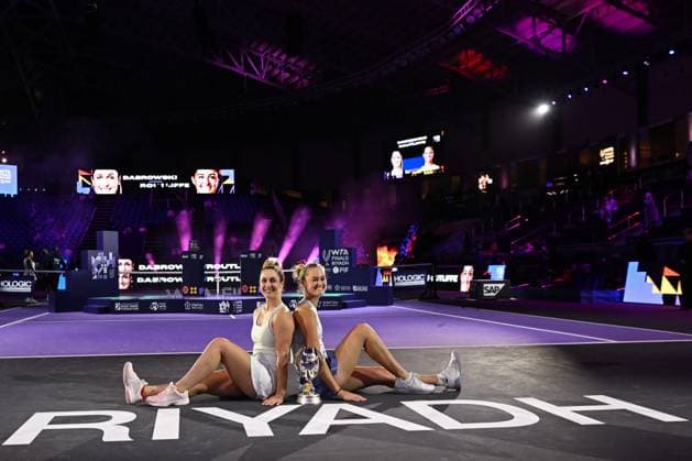WTA, Tennis Damen Finals 2024 - Day 8 RIYADH, SAUDI ARABIA - NOVEMBER 09: Gabriela Dabrowski (R) of Canada and Erin Routliffe (L) of New Zealand with the Trophy at the Awards Ceremony after winning the Final match against Katerina Siniakova of the Czech Republic and Taylor Townsend of the USA, on Day 8 of the 2024 WTA Finals, part of the Hologic WTA Tour, held at King Saud University Indoor Arena, on November 09, 2024, in Riyadh, Saudi Arabia. Riyadh Saudi Arabia  Copyright: xArturxWidakx originalFilename:widak-wtafinal241109_nptUz.jpg