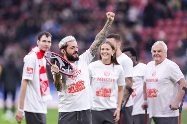 09 11 2024, Football, Season 2024 2025, 1 Bundesliga, Matchday 10, 1 FSV Mainz 05 Borussia Dortmund, The amputee football team of 1 FSV Mainz 05 celebrates winning the championship in the MEWA Arena, Mainz MEWA Arena Rheinland Pfalz Germany xRHR PHOTO DEx Copyright: DennisxEwert RHR-FOTOx RHR-FOTO DE