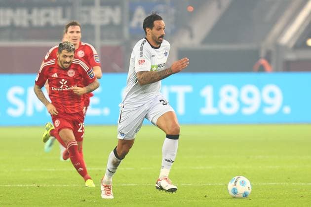 Adriano Grimaldi 39 (SC Paderborn 07)Fortuna Duesseldorf vs. SC Paderborn 07, Fussball, 2. Bundesliga, 12. Spieltag, Saison 2024 2025, 09.11.2024 DFL REGULATIONS PROHIBIT ANY USE OF PHOTOGRAPHS AS IMAGE SEQUENCES AND OR QUASI-VIDEO. Foto: kolbert-press Ant Palmer Merkur Spiel Arena NRW Deutschland Copyright: xkolbert-press AntxPalmerx