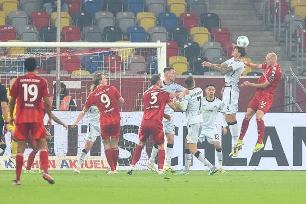 Ecke Fortuna, Calvin Brackelmann 4 (SC Paderborn 07) Valgeir Lunddal Frioriksson 12 (Fortuna Duesseldorf) Fortuna Duesseldorf vs. SC Paderborn 07, Fussball, 2. Bundesliga, 12. Spieltag, Saison 2024 2025, 09.11.2024 DFL REGULATIONS PROHIBIT ANY USE OF PHOTOGRAPHS AS IMAGE SEQUENCES AND OR QUASI-VIDEO. Foto: kolbert-press Ant Palmer Merkur Spiel Arena NRW Deutschland Copyright: xkolbert-press AntxPalmerx