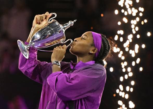 WTA, Tennis Damen Finals 2024 - Day 8 RIYADH, SAUDI ARABIA - NOVEMBER 09: Coco Gauff of USA celebrates after winning the Final match against Quinwen Zheng of China on Day 8 of the 2024 WTA Finals, part of the Hologic WTA Tour, held at King Saud University Indoor Arena, on November 09, 2024, in Riyadh, Saudi Arabia. Riyadh Saudi Arabia  Copyright: xArturxWidakx originalFilename:widak-wtafinal241109_np1uU.jpg