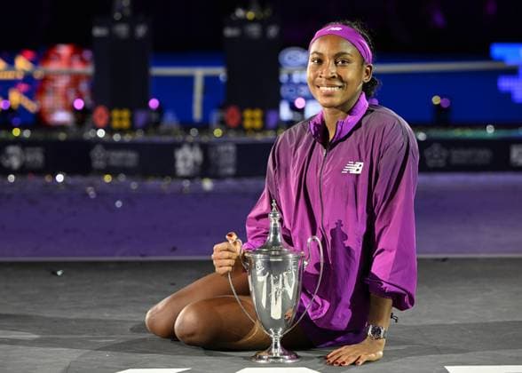 WTA, Tennis Damen Finals 2024 - Day 8 RIYADH, SAUDI ARABIA - NOVEMBER 09: Coco Gauff of USA celebrates after winning the Final match against Quinwen Zheng of China on Day 8 of the 2024 WTA Finals, part of the Hologic WTA Tour, held at King Saud University Indoor Arena, on November 09, 2024, in Riyadh, Saudi Arabia. Riyadh Saudi Arabia  Copyright: xArturxWidakx originalFilename:widak-wtafinal241109_npwV0.jpg