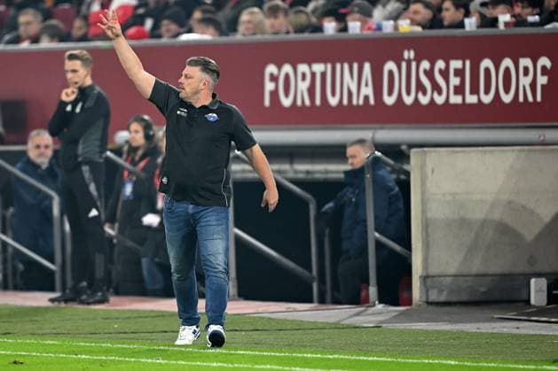 Duesseldorf, Merkusr-Spielarena, 09.11.24, GER, Herren, 2.Bundesliga, Saison 2024-2025, Fortuna Duesseldorf - SC Paderborn 07 Bild: Trainer Lukas KWASNIOK (Paderborn) Only for editorial use! DFL regulations prohibit any use of photographs as image sequences and or quasi-video. NRW Deutschland