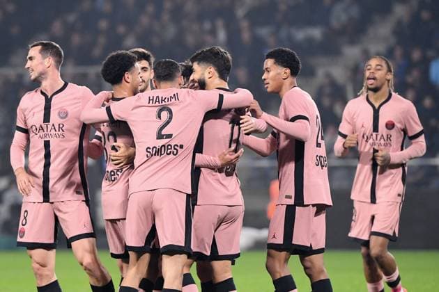 Angers SCO v Paris Saint-Germain - Ligue 1 MCDonald s 2024 2025 08 Fabian RUIZ PENA (psg) - 24 Senny MAYULU (psg) during the Ligue 1 MCDonald s match between Angers and Paris at Stade Jean Bouin on November 9, 2024 in Angers, France. Angers France  Copyright: xFEPx 776235264