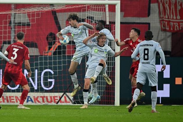 Duesseldorf, Merkusr-Spielarena, 09.11.24, GER, Herren, 2.Bundesliga, Saison 2024-2025, Fortuna Duesseldorf - SC Paderborn 07 Bild: Felix GOETZE (Paderborn) mit Eigentor zum 1:1 Only for editorial use! DFL regulations prohibit any use of photographs as image sequences and or quasi-video. NRW Deutschland