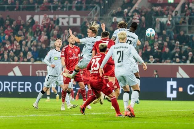 2. Fussball Bundesliga: Fortuna Düsseldorf 1895 - SC Paderborn 07; 09.11.2024 Eigentor durch Felix Götze (20, SC Paderborn 07) zum 1:1 2. Fussball Bundesliga, Fortuna Düsseldorf 1895 - SC Paderborn 07, Düsseldorf, Merkur Spiel-Arena am 09.11.2024 DFL REGULATIONS PROHIBIT ANY USE OF PHOTOGRAPHS AS IMAGE SEQUENCES AND OR QUASI-VIDEO. Copyright: xBEAUTIFULxSPORTS Wunderlx