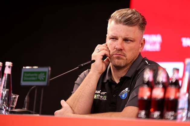 09.11.2024, Fußball, Fortuna Düsseldorf - SC Paderborn 07, 2. Bundesliga, Merkur Spiel-Arena, Saison 2024 2025: Pressekonferenz mit den Trainern nach dem Spiel. Trainer Lukas Kwasniok (Cheftrainer Paderborn) DFB regulations prohibit any use of photographs as image sequences and or quasi-video. Nordrhein-Westfalen Deutschland