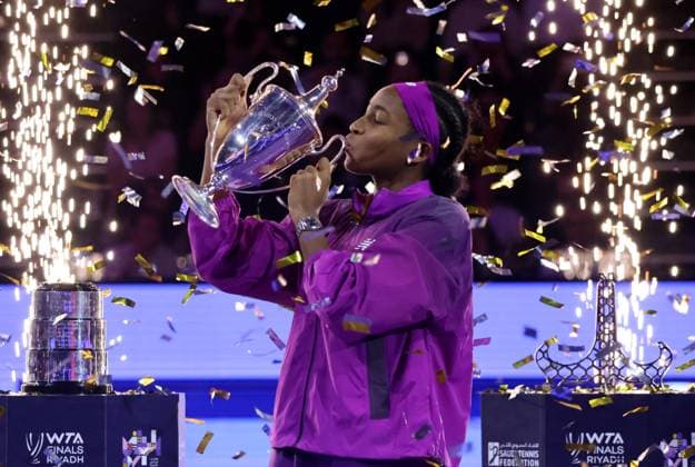 (241110) -- RIYADH, Nov. 10, 2024 -- Coco Gauff of the United States kisses the trophy during the awarding ceremony of the final match against Zheng Qinwen of China at WTA, Tennis Damen Finals tennis tournament in Riyadh, Saudi Arabia, Nov. 9, 2024. ) (SP)SAUDI ARABIA-RIYADH-TENNIS-WTA FINALS-FINAL WangxHaizhou 