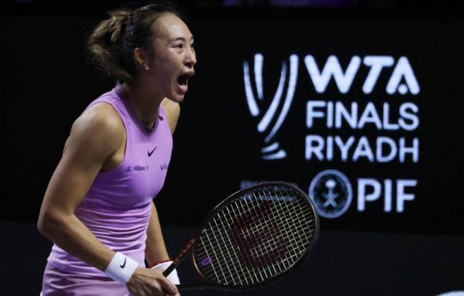 (241110) -- RIYADH, Nov. 10, 2024 -- Zheng Qinwen of China reacts during the final match against Coco Gauff of the United States at WTA, Tennis Damen Finals tennis tournament in Riyadh, Saudi Arabia, Nov. 9, 2024. ) (SP)SAUDI ARABIA-RIYADH-TENNIS-WTA FINALS-FINAL WangxHaizhou 