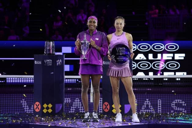 (241110) -- RIYADH, Nov. 10, 2024 -- Coco Gauff (L) of the United States and Zheng Qinwen of China pose for photos during the awarding ceremony of the final match at WTA, Tennis Damen Finals tennis tournament in Riyadh, Saudi Arabia, Nov. 9, 2024. ) (SP)SAUDI ARABIA-RIYADH-TENNIS-WTA FINALS-FINAL WangxHaizhou 