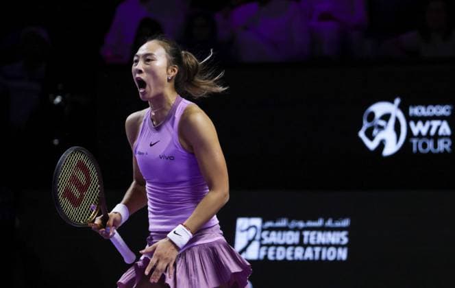 (241110) -- RIYADH, Nov. 10, 2024 -- Zheng Qinwen of China reacts during the final match against Coco Gauff of the United States at WTA, Tennis Damen Finals tennis tournament in Riyadh, Saudi Arabia, Nov. 9, 2024. ) (SP)SAUDI ARABIA-RIYADH-TENNIS-WTA FINALS-FINAL WangxHaizhou 