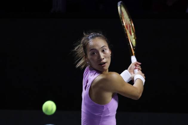 (241110) -- RIYADH, Nov. 10, 2024 -- Zheng Qinwen of China hits a return during the final match against Coco Gauff of the United States at WTA, Tennis Damen Finals tennis tournament in Riyadh, Saudi Arabia, Nov. 9, 2024. ) (SP)SAUDI ARABIA-RIYADH-TENNIS-WTA FINALS-FINAL WangxHaizhou 