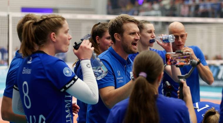 Weissach , DVV Pokal Achtelfinale , Volleyball Binder Blaubären TSV Flacht vs. Allianz MTV Stuttgart , Trainer Nicolas Reinecke ( Flacht