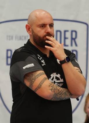 Weissach , DVV Pokal Achtelfinale , Volleyball Binder Blaubären TSV Flacht vs. Allianz MTV Stuttgart , Trainer Konstantin Bitter ( Stgt )