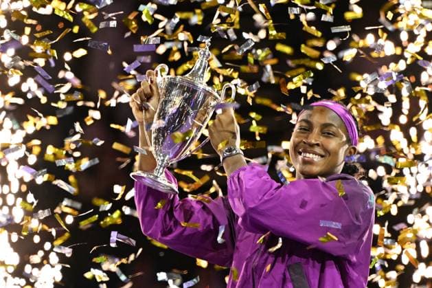 WTA, Tennis Damen Finals 2024 - Day 8 RIYADH, SAUDI ARABIA - NOVEMBER 09: Coco Gauff of the United States poses with the Billie Jean King Trophy after defeating Qinwen Zheng of China during the Singles Final at King Saud University Indoor Arena of the WTA Finals Riyadh as part of the Hologic WTA Tour 2024, on November 09, 2024, in Riyadh, Saudi Arabia. Riyadh Saudi Arabia  Copyright: xArturxWidakx originalFilename:widak-wtafinal241109_np7UZ.jpg