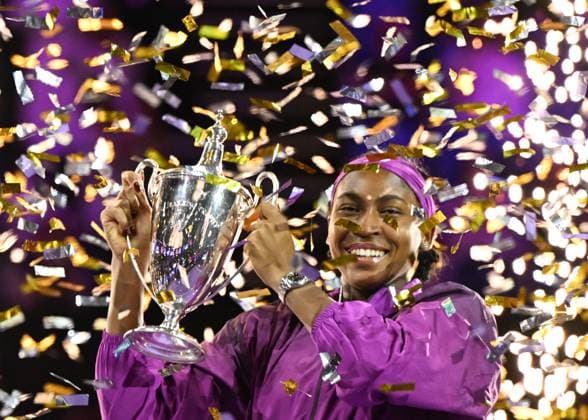 WTA, Tennis Damen Finals 2024 - Day 8 RIYADH, SAUDI ARABIA - NOVEMBER 09: Coco Gauff of the United States poses with the Billie Jean King Trophy after defeating Qinwen Zheng of China during the Singles Final at King Saud University Indoor Arena of the WTA Finals Riyadh as part of the Hologic WTA Tour 2024, on November 09, 2024, in Riyadh, Saudi Arabia. Riyadh Saudi Arabia  Copyright: xArturxWidakx originalFilename:widak-wtafinal241109_npJKE.jpg