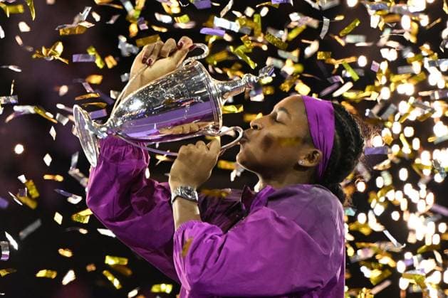 WTA, Tennis Damen Finals 2024 - Day 8 RIYADH, SAUDI ARABIA - NOVEMBER 09: Coco Gauff of the United States poses with the Billie Jean King Trophy after defeating Qinwen Zheng of China during the Singles Final at King Saud University Indoor Arena of the WTA Finals Riyadh as part of the Hologic WTA Tour 2024, on November 09, 2024, in Riyadh, Saudi Arabia. Riyadh Saudi Arabia  Copyright: xArturxWidakx originalFilename:widak-wtafinal241109_npkNt.jpg