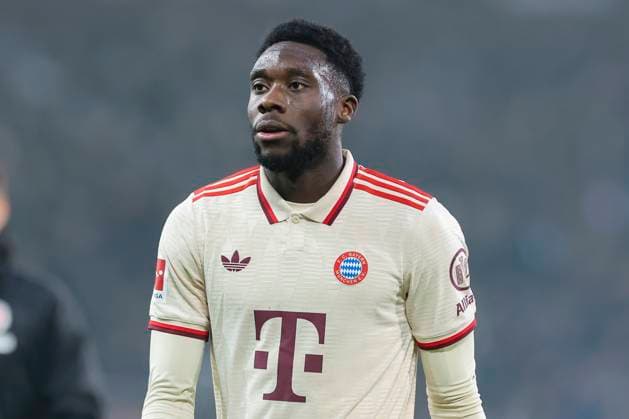 Alphonso Davies (FC Bayern Muenchen) schaut, Bundesliga, FC St. Pauli 1910 v FC Bayern München, Millerntor Stadium am 09. November 2024 in Hamburg, Deutschland. (Foto von Marco Steinbrenner DeFodi Images) Alphonso Davies (FC Bayern Muenchen) looks on, Bundesliga, FC St. Pauli 1910 v FC Bayern München, Millerntor Stadium, November 9, 2024 in Hamburg, Germany. (Photo by Marco Steinbrenner DeFodi Images) DFL regulations prohibit any use of photographs as image sequences and or quasi-video. not used in POL SRB CRO FRA GBR NED ITA USA Defodi-700_pauli_muenchen_20241109_255 Defodi-700 not used in POL SRB CRO FRA GBR NED ITA USA DFL regulations prohibit any use of photographs as image sequences and or quasi-video.