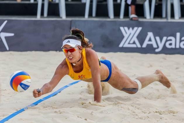 (241110) -- LAGUNA PROVINCE, Nov. 10, 2024 -- Wang Jingzhe tries to save the ball during the women s gold medal match between Xue Chen Zeng Jinjin of China and Wang Jingzhe Xia Xinyi of China at the Asian Volleyball Confederation (AVC) 2024 Asian Senior Beach volleyball, Beachvolleyball Championships in Laguna Province, the Philippines, Nov. 10, 2024. ) (SP)PHILIPPINES-LAGUNA PROVINCE-AVC 2024 ASIAN SENIOR BEACH VOLLEYBALL CHAMPIONSHIPS-FINALS RouellexUmali 