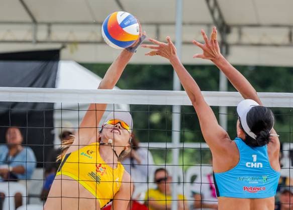 (241110) -- LAGUNA PROVINCE, Nov. 10, 2024 -- Xue Chen (R) competes against Wang Jingzhe during the women s gold medal match between Xue Chen Zeng Jinjin of China and Wang Jingzhe Xia Xinyi of China at the Asian Volleyball Confederation (AVC) 2024 Asian Senior Beach volleyball, Beachvolleyball Championships in Laguna Province, the Philippines, Nov. 10, 2024. ) (SP)PHILIPPINES-LAGUNA PROVINCE-AVC 2024 ASIAN SENIOR BEACH VOLLEYBALL CHAMPIONSHIPS-FINALS RouellexUmali 