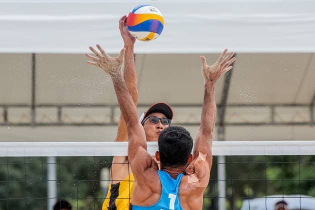 (241110) -- LAGUNA PROVINCE, Nov. 10, 2024 -- Wu Jiaxin (Rear) of China spikes the ball against Abbas Pourasgari of Iran during the men s bronze medal match between Abbas Pourasgari Alireza Aghajanighasab of Iran and Wu Jiaxin Halikejiang of China at the Asian Volleyball Confederation (AVC) 2024 Asian Senior Beach volleyball, Beachvolleyball Championships in Laguna Province, the Philippines, Nov. 10, 2024. ) (SP)PHILIPPINES-LAGUNA PROVINCE-AVC 2024 ASIAN SENIOR BEACH VOLLEYBALL CHAMPIONSHIPS-FINALS RouellexUmali 