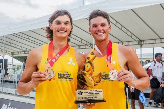 (241110) -- LAGUNA PROVINCE, Nov. 10, 2024 -- Gold medalalists D Artagnan Potts (R) and Jack Pearse of Australia pose for photos during the awarding ceremony for the men s competition at the Asian Volleyball Confederation (AVC) 2024 Asian Senior Beach volleyball, Beachvolleyball Championships in Laguna Province, the Philippines, on Nov. 10, 2024. ) (SP)PHILIPPINES-LAGUNA PROVINCE-AVC 2024 ASIAN SENIOR BEACH VOLLEYBALL CHAMPIONSHIPS-AWARDING CEREMONY RouellexUmali 