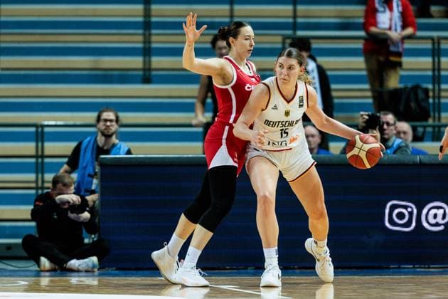 FIBA WOMEN’S EUROBASKET Qualifiers: Deutschland - Tschechien; 10.11.2024 Luisa Geiselsöder (Deutschland, 15) am Ball FIBA WOMEN’S EUROBASKET Qualifiers: Deutschland - Tschechien; Buderus Arena, Wetzlar, 10.11.2024 Copyright: xBEAUTIFULxSPORTS Wunderlx