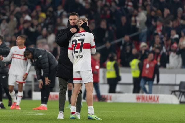 Nach Spielende Entaeuschung, frust bei Christian Gentner (VfB Stuttgart, Leiter Lizenzspielter-Abteilung) , Chris Fuehrich (VfB Stuttgart 27) GER, VfB Stuttgart vs. Eintracht Frankfurt, Fussball, Herren, 1. Bundesliga, 10. Spieltag, Spielzeit 2024 2025, 10.11.2024, DFL DFB REGULATIONS PROHIBIT ANY USE OF PHOTOGRAPHS AS IMAGE SEQUENCES AND OR QUASI-VIDEO, GER, VfB Stuttgart vs. Eintracht Frankfurt, Fussball, Herren, 1. Bundesliga, 10. Spieltag, Spielzeit 2024 2025, 10.11.2024 Stuttgart Copyright: xEibner-Pressefoto WolfgangxFrankx EP_WFK