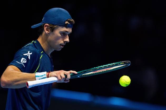 Australia s Alex de Minaur reacts during the singles tennis match of the ATP, Tennis Herren World Tour Finals against Italy s Jannik Sinner at the Inalpi Arena in Turin, Italy - - Sunday, November 10, 2024.  Copyright: xMarcoxAlpozzi LaPressex
