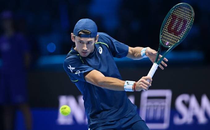 November 10, 2024, Turin: Alex De Minaur of Austria plays his first match against Jannik Sinner of Italy during the match of Nitto ATP, Tennis Herren Finals in Turin, 10 november 2024 ..The ATP men s singles world number 1 is preparing for the ATP Finals that will run from 10-17 November in Turin ANSA ALESSANDRO DI MARCO Nitto ATP Finals Torino  - ZUMAa110 20241110_zaf_a110_094 Copyright: xAlessandroxDixMarcox