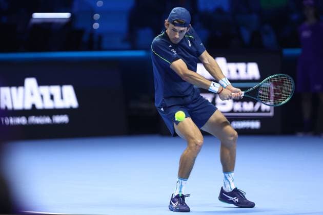Jannik Sinner vs Alex De Minaur Alex De Minaur of Australia in action during the Round Robin singles match between Jannik Sinner of Italy and Alex De Minaur of Australia on Day One of the Nitto ATP, Tennis Herren World Tour Finals. Turin Inalpi Arena Italy Copyright: xMarcoxCanonierox
