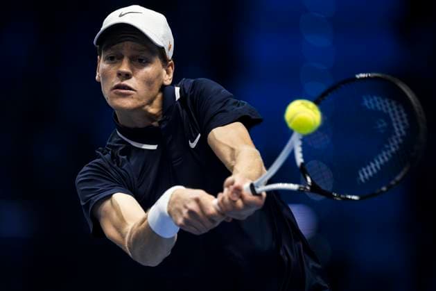 Nitto ATP, Tennis Herren Finals - Day One Jannik Sinner of Italy plays a backhand during his round robin singles match against Alex de Minaur of Australia during day one of the Nitto ATP Finals. Jannik Sinner won the match 6-3, 6-4. Turin Italy Copyright: xNicolòxCampox