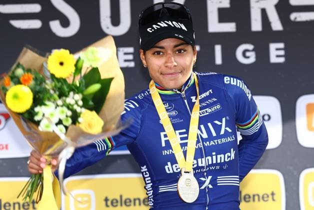 Dutch Ceylin Del Carmen Alvarado pictured on the podium after the women s elite race at the Jaarmarktcross cyclocross cycling event in Niel, race 3 8 of the Superprestige competition, Monday 11 November 2024. DAVIDxPINTENS  x105175561x