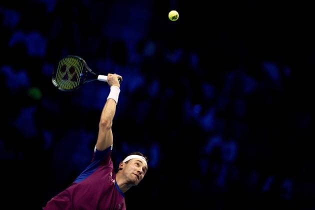 Sport Bilder des Tages Norway s Casper Ruud serves to Spain s Carlos Alcaraz during the singles tennis match of the ATP, Tennis Herren World Tour Finals at the Inalpi Arena in Turin, Italy - - Sunday, November 10, 2024.  Copyright: xMarcoxAlpozzi LaPressex