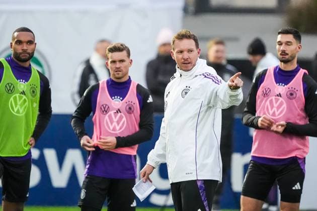 National coach Julian Nagelsmann Germany Germany during his address to the team Frankfurt 11 11 2024 Training of the German national team