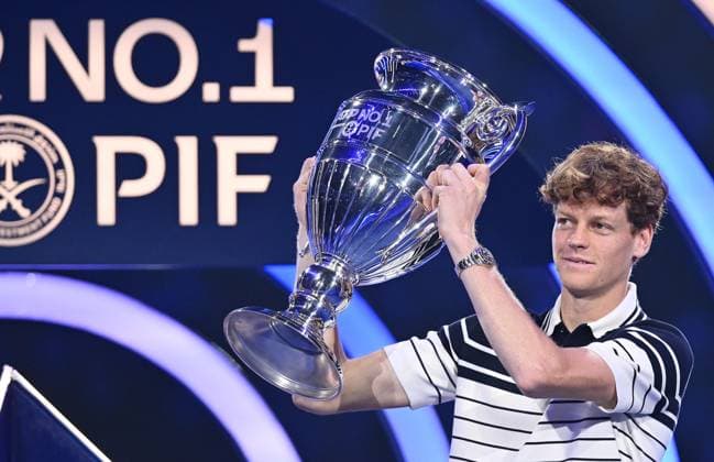 November 11, 2024, Turin: Jannik Sinner of Italy receives the trophy as the best player in ATP, Tennis Herren ranking for 2024 during the ATP Finals in Turin, Italy, 11 november 2024..ANSA ALESSANDRO DI MARCO NITTO ATP FINALS TORINO 2024  - ZUMAa110 20241111_zaf_a110_042 Copyright: xAlessandroxDixMarcox
