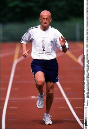 LEUVEN 28 04 2000 ARBITRES DE L EURO 2000 SCHEIDSRECHTERS VOOR EURO 2000 TESTS PHYSIQUES FYSIEKEN TESTEN PIERLUIGI COLLINA PICTURES ERIC LALMAND PHILIPPE CROCHET PHOTO NEWS  Copyright: xLalmandxCrochetx S26553.JPG PIERLUIGI COLLINA