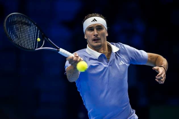 Nitto ATP, Tennis Herren Finals - Day Two Alexander Zverev of Germany plays a forehand during his round robin singles match against Andrey Rublev of Russia during day two of the Nitto ATP Finals. Alexander Zverev won the match 6-4, 6-4. Turin Italy Copyright: xNicolòxCampox