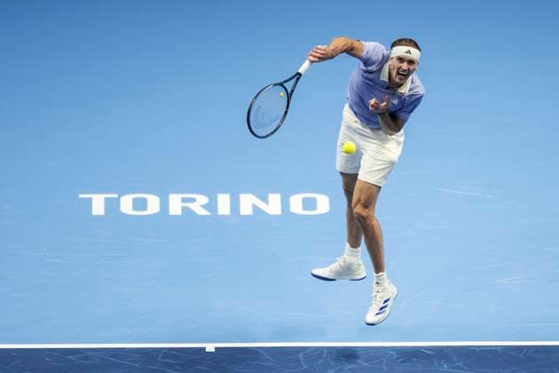 Nitto ATP, Tennis Herren Finals - Day Two Alexander Zverev of Germany serves during his round robin singles match against Andrey Rublev of Russia during day two of the Nitto ATP Finals. Alexander Zverev won the match 6-4, 6-4. Turin Italy Copyright: xNicolòxCampox