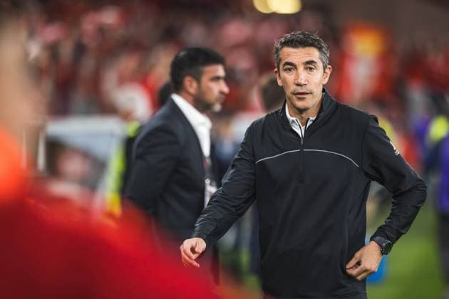November 10, 2024, Lisbon, Portugal: SL Benfica coach, Bruno Lage, during the Liga Portugal Betclic match between SL Benfica and FC Porto at Estadio da Luz in Lisbon. Lisbon Portugal - ZUMAs197 20241110_aaa_s197_497 Copyright: xHenriquexCasinhasx