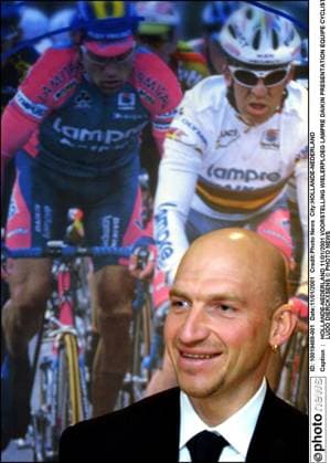 HOLLANDE-NEDERLAND 11 01 2001 VOORSTELLING WIELERPLOEG LAMPRE DAIKIN PRESENTATION EQUIPE CYCLISTE LAMPRE DAIKIN LUDO DIERCKXSENS PHOTO NEWS HOLLANDE-NEDERLAND  Copyright: xx CVPN110101_01.JPG LUDO DIERCKXSENS