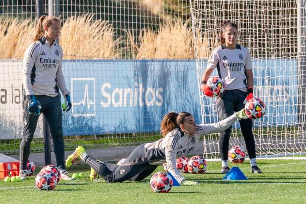 November 12, 2024, Valdebebas, Madrid, Spain: REAL MADRID goalkeepers training 1 MARoÂA ISABEL RODRoÂGUEZ (MISA) Valdebebas Spain - ZUMAc312 20241112_zsp_c312_029 Copyright: xOscarxManuelxSanchezx