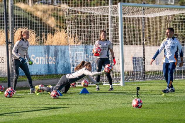 November 12, 2024, Valdebebas, Madrid, Spain: REAL MADRID goalkeepers training 1 MARoÂA ISABEL RODRoÂGUEZ (MISA) Valdebebas Spain - ZUMAc312 20241112_zsp_c312_033 Copyright: xOscarxManuelxSanchezx