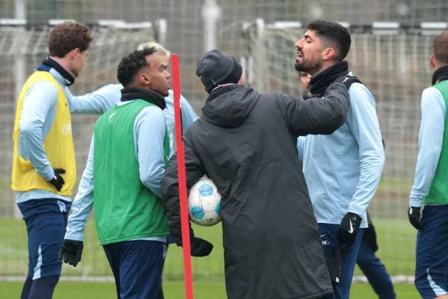 DEU, DFL, 2 FBL Hertha BSC, Training, 12 11 2024, Sportforum, Berlin, DEU, DFL, 2 FBL Hertha BSC, Training, im Bild Andreas Bouchalakis Hertha BSC Berlin 5 , Bilal Hussein Hertha BSC Berlin 14 , Co Trainer Patrick Ebert Hertha BSC Berlin DFL regulations prohibit any use of Photographs as image sequences and or quasi video Foto Juergen Engler nordphoto GmbH nordphotoxGmbHx xEngler nph00076