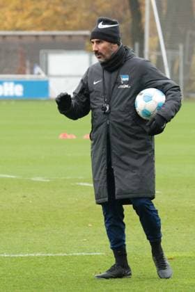 DEU, DFL, 2 FBL Hertha BSC, Training, 12 11 2024, Sportforum, Berlin, DEU, DFL, 2 FBL Hertha BSC, Training, in the picture head coach Cristian Fiel Hertha BSC Berlin DFL regulations prohibit any use of Photographs as image sequences and or quasi video Foto Juergen Engler nordphoto GmbH nordphotoxGmbHx xEngler nph00076