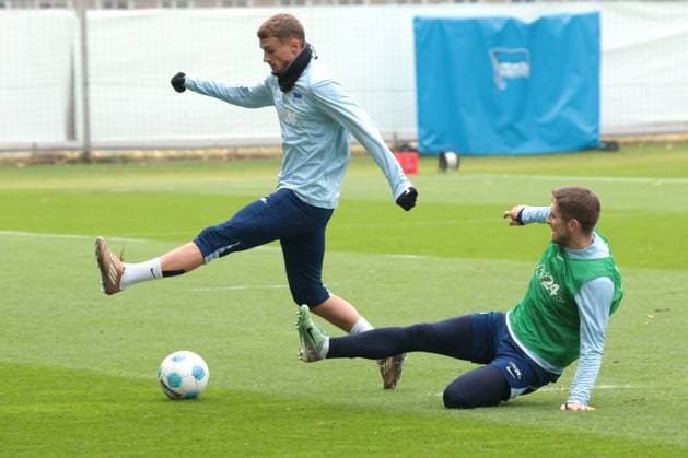 DEU, DFL, 2 FBL Hertha BSC, Training, 12 11 2024, Sportforum, Berlin, DEU, DFL, 2 FBL Hertha BSC, Training, in the picture Michael Cuisance Hertha BSC Berlin 27 , Jonjoe Kenny Hertha BSC Berlin 16 DFL regulations prohibit any use of Photographs as image sequences and or quasi video Foto Juergen Engler nordphoto GmbH nordphotoxGmbHx xEngler nph00076