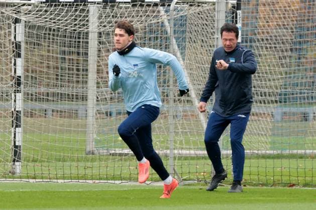 DEU, DFL, 2 FBL Hertha BSC, Training, 12 11 2024, Sportforum, Berlin, DEU, DFL, 2 FBL Hertha BSC, Training, im Bild Linus Gechter Hertha BSC Berlin 44 , Konditionstrainer Hendrik Kuchno Hertha BSC Berlin DFL regulations prohibit any use of Photographs as image sequences and or quasi video Foto Juergen Engler nordphoto GmbH nordphotoxGmbHx xEngler nph00076